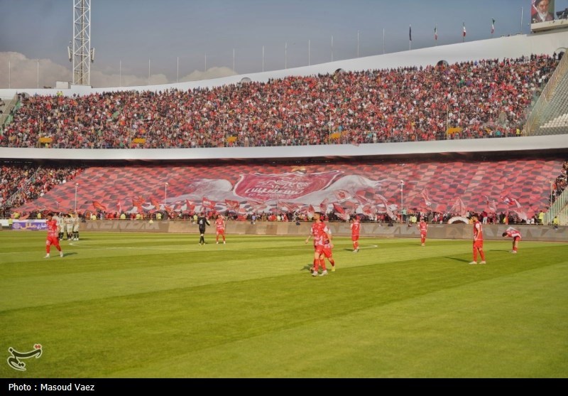 دو تماشاگر زن دیدار پرسپولیس ـ تراکتور بازداشت شدند