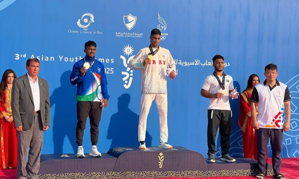 توزیع مدالهای وزن۷۰ کیلوگرم کشتی ساحلی توسط دکتر افتخاری؛ تاریخسازی سینا شکوهی