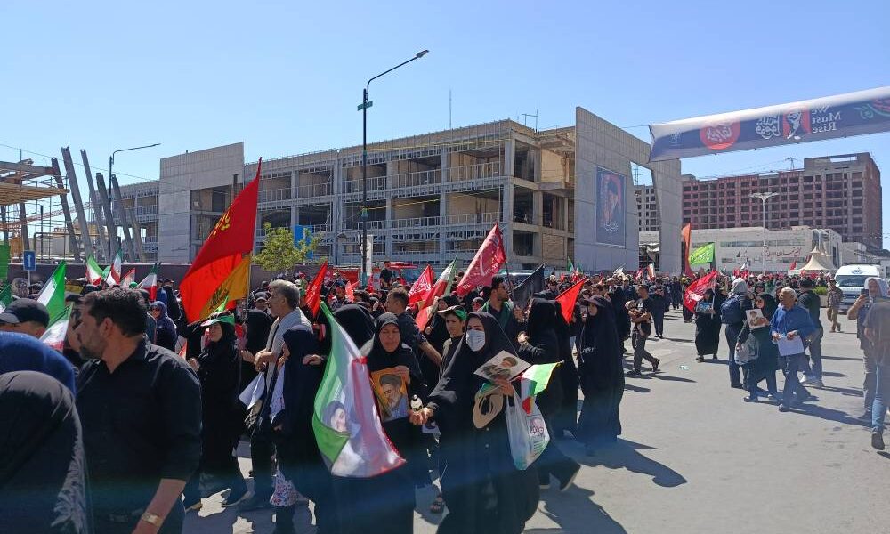حضور میلیونی سوگواران مراسم خاکسپاری رهبر شهید امت در مشهد