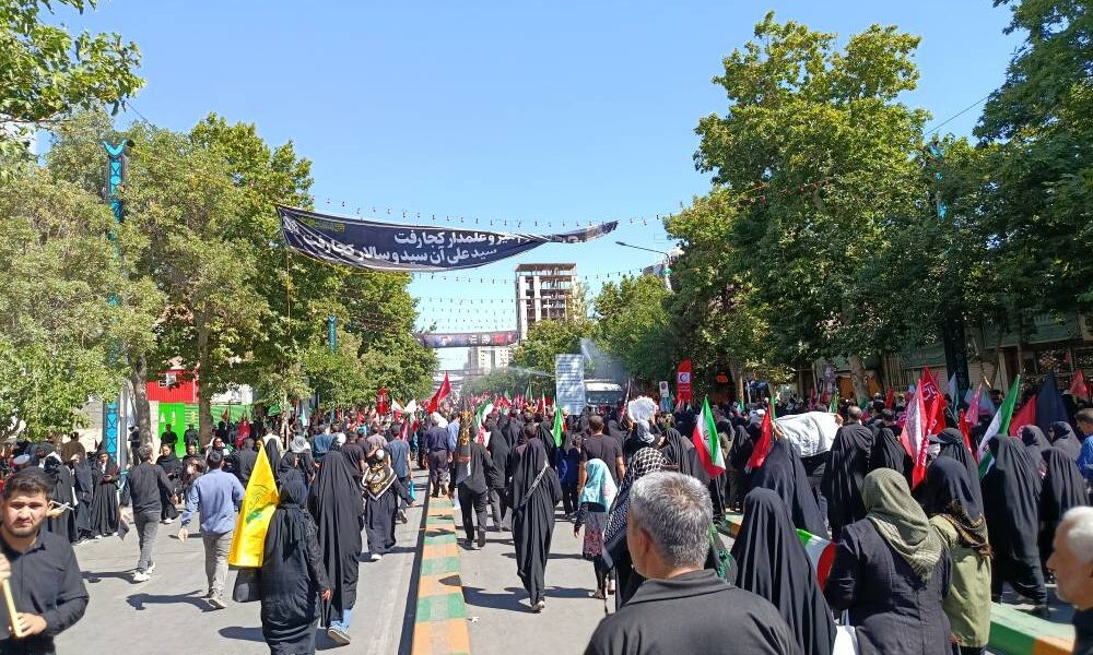 حضور میلیونی سوگواران مراسم خاکسپاری رهبر شهید امت در مشهد