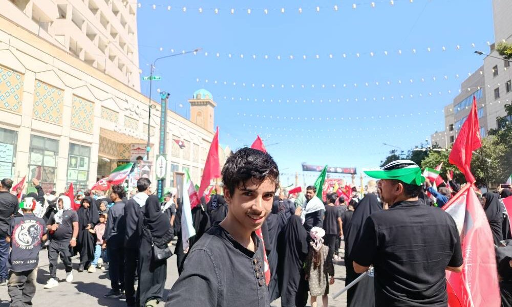 حضور میلیونی سوگواران مراسم خاکسپاری رهبر شهید امت در مشهد